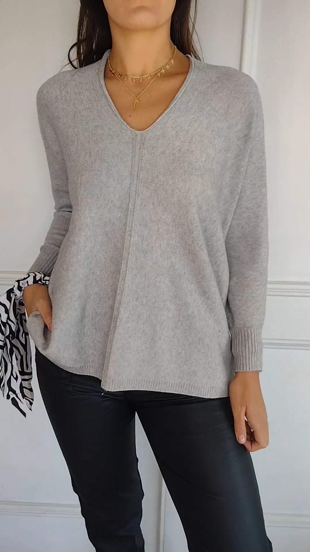 Casual V-neck Knitted Long-sleeved Top