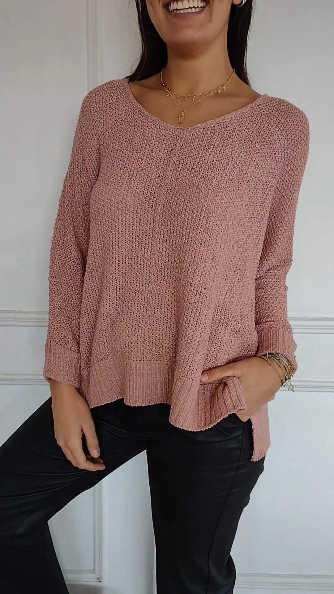 Women's V-neck Long-sleeved Knitted Top