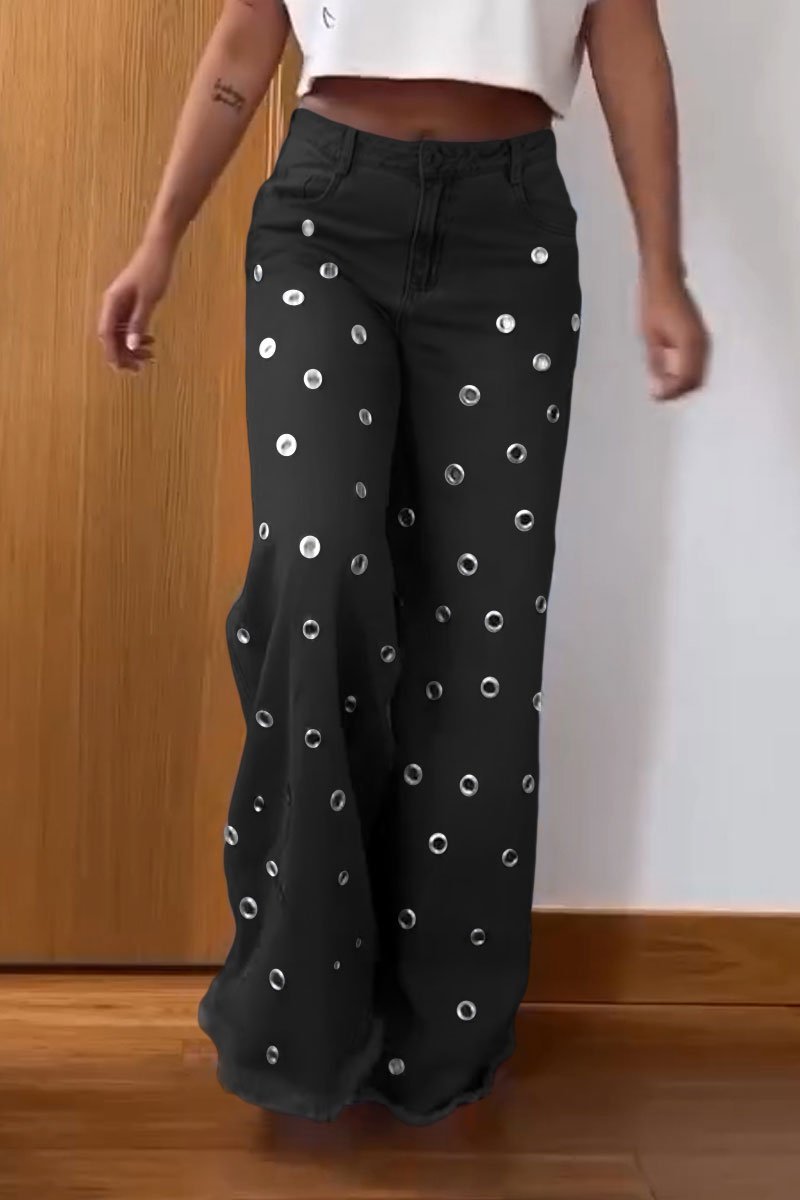 Women's Fashion Metal Circle Decorated Jeans