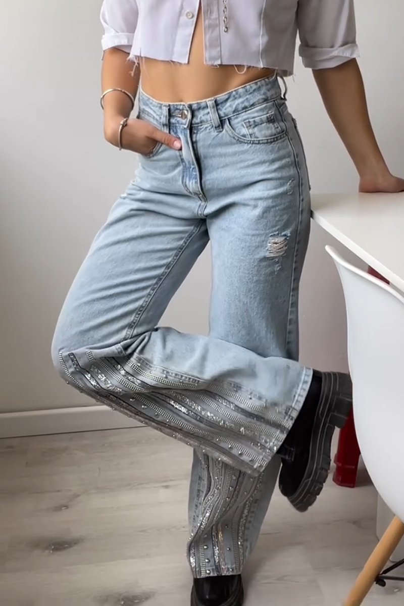 Women's Casual Ripped Jeans With Rivets