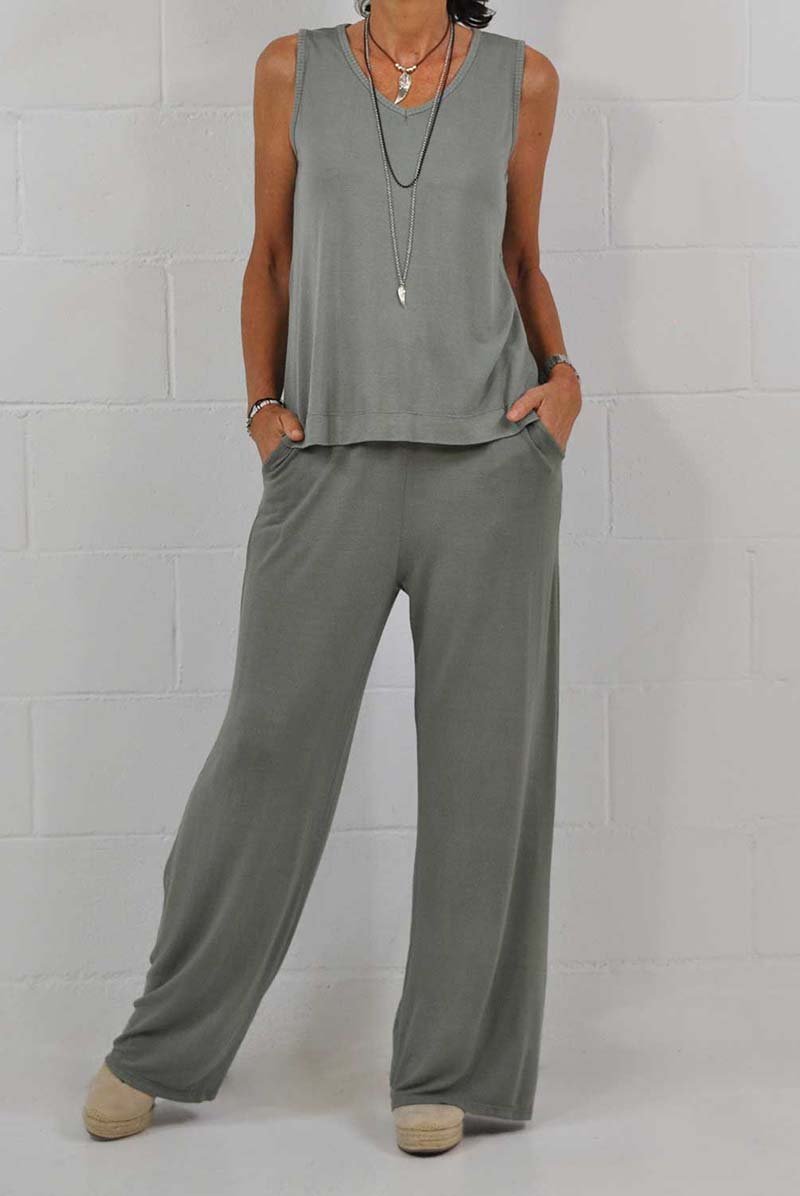 Casual solid color sleeveless knitted suit