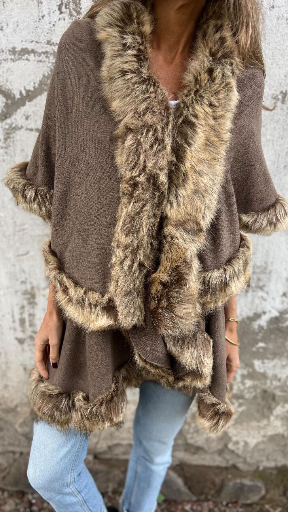 Women's Mid-length Sleeve V-neck Fur Collar Cape Coat