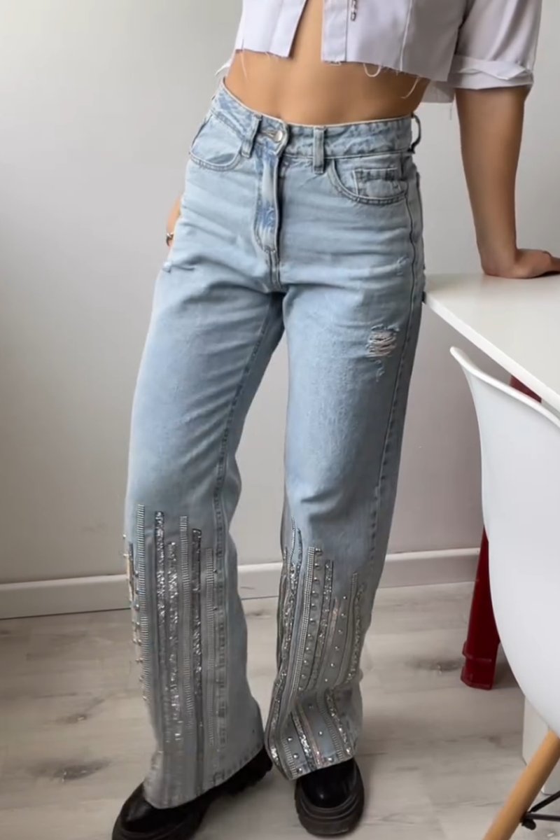 Women's Casual Ripped Jeans With Rivets